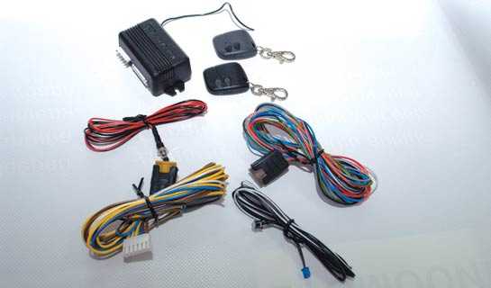 Мотосигнализация в штатном комплекте: главный блок, брелоки ДУ, провода с разъемами и код-кнопкой Valet